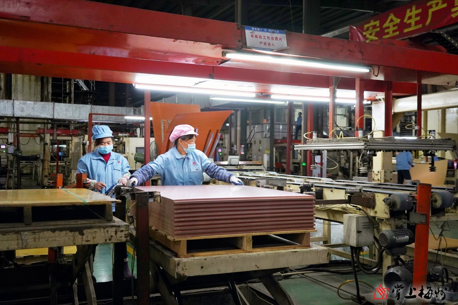 安心返鄉(xiāng)來 發(fā)展路更寬！梅州市威利邦電子科技有限公司深耕主業(yè)提升效能